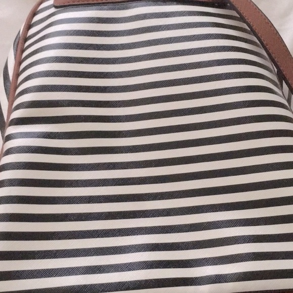 GUESS BACKPACK - Picture 3 of 4